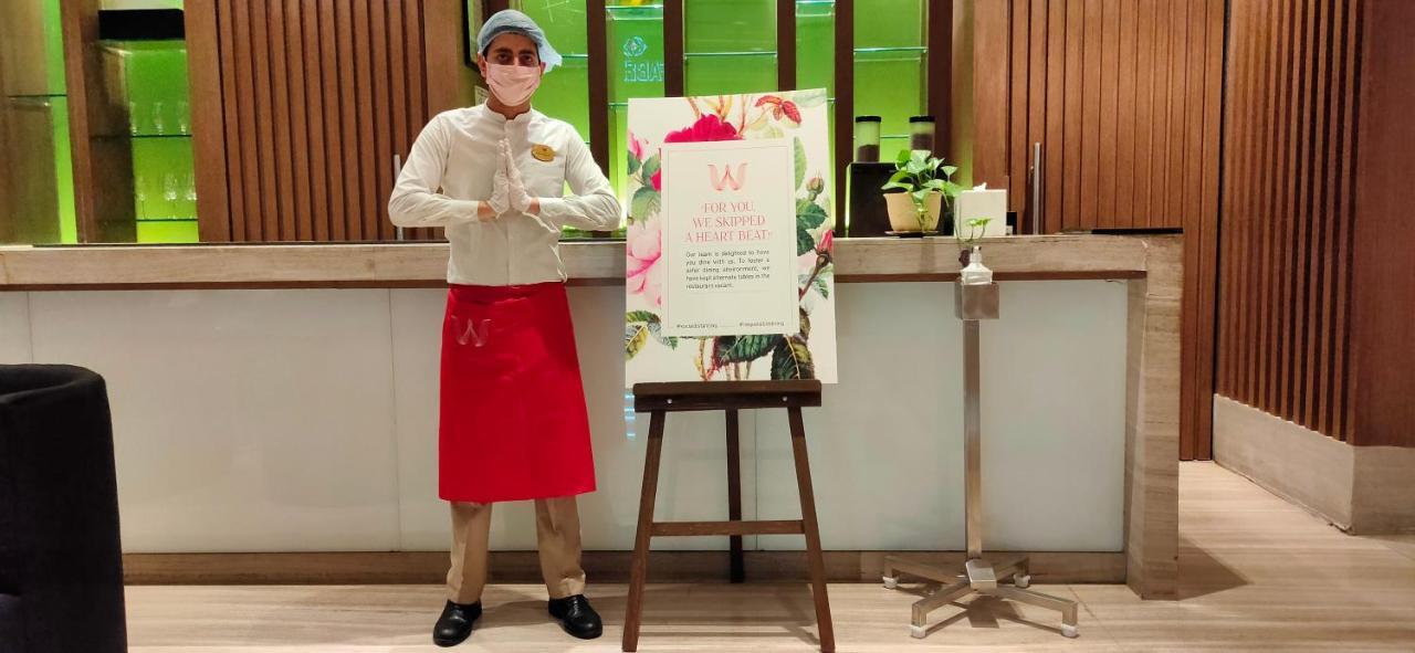 Welcomhotel By Itc Hotels, Richmond Road, Bengaluru Exteriör bild A hotel staff wearing a face mask in Thailand
