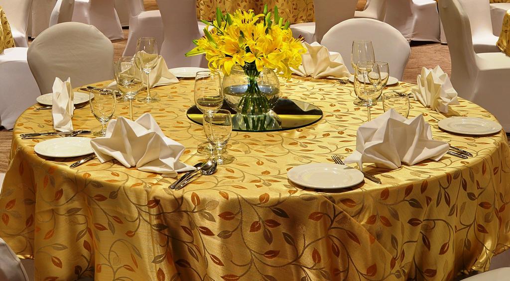 Welcomhotel By Itc Hotels, Richmond Road, Bengaluru Exteriör bild A table with a tablecloth