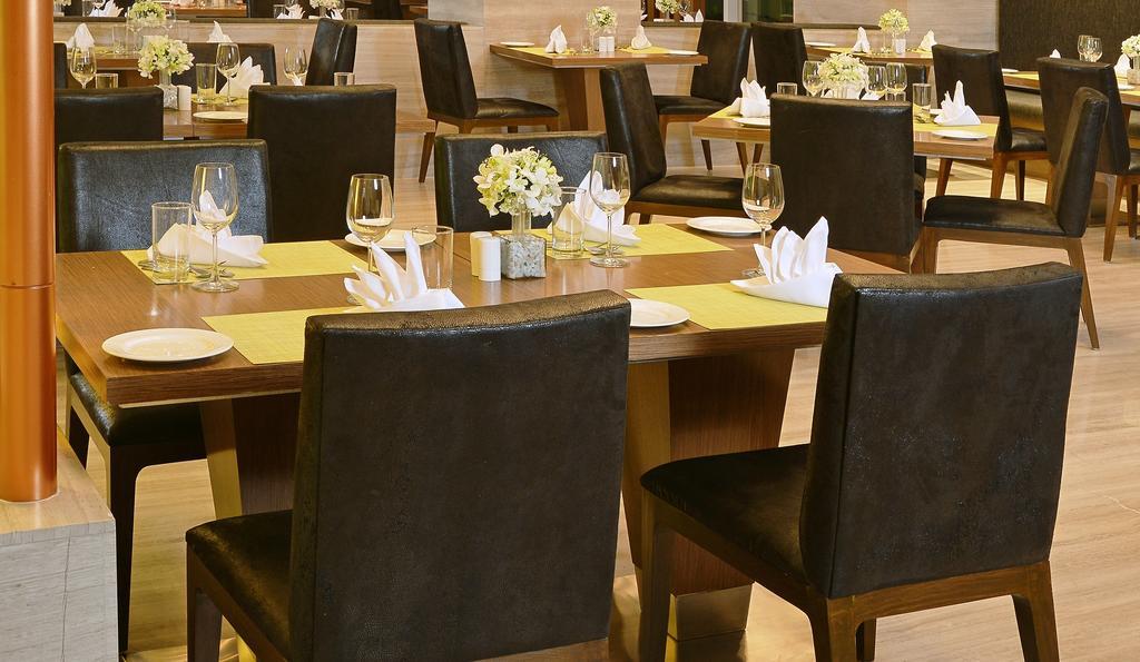 Welcomhotel By Itc Hotels, Richmond Road, Bengaluru Exteriör bild The restaurant